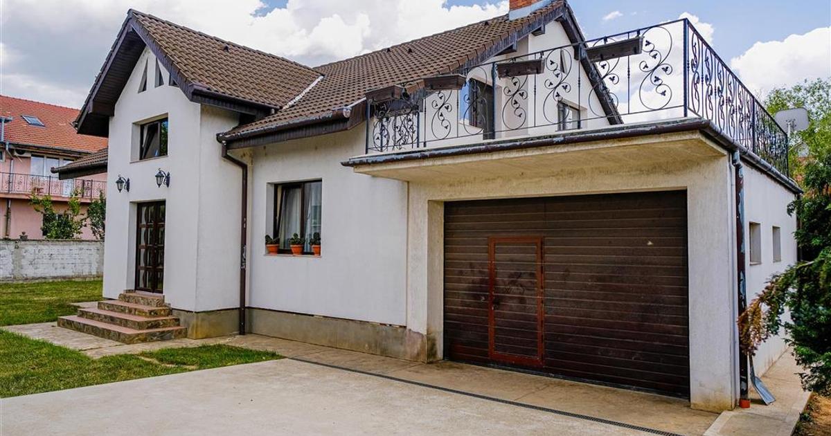 Casa de vanzare  cu teren de 722 mp in Sanmartin