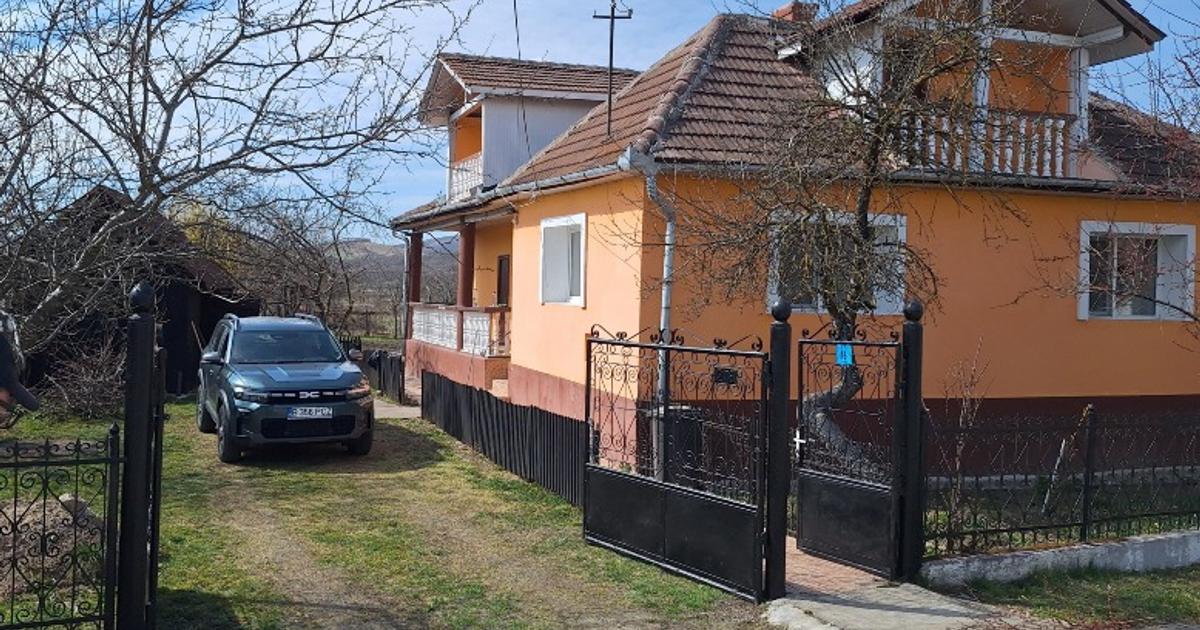 Casă cu teren 1.000 mp de închiriat în Agrij, județul Sălaj
