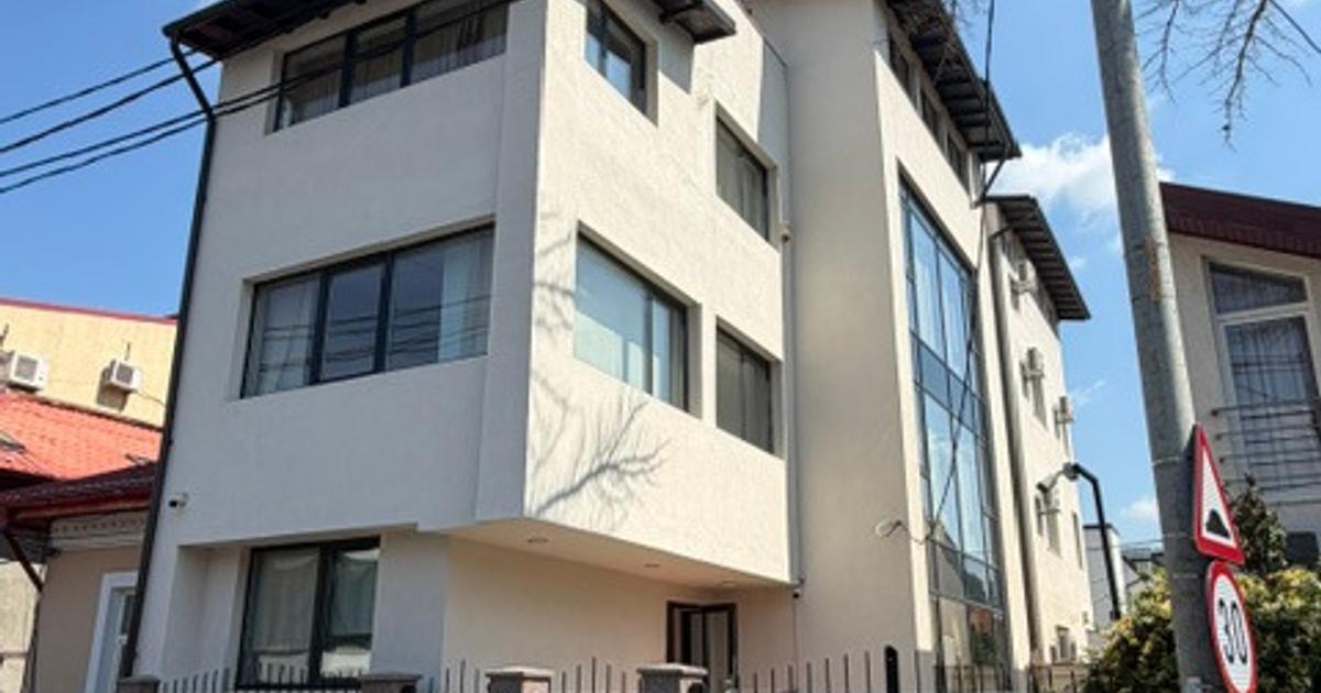 Clădire birouri / clinică / școală, 800 mp, renovată 2024, acces din 2 străzi