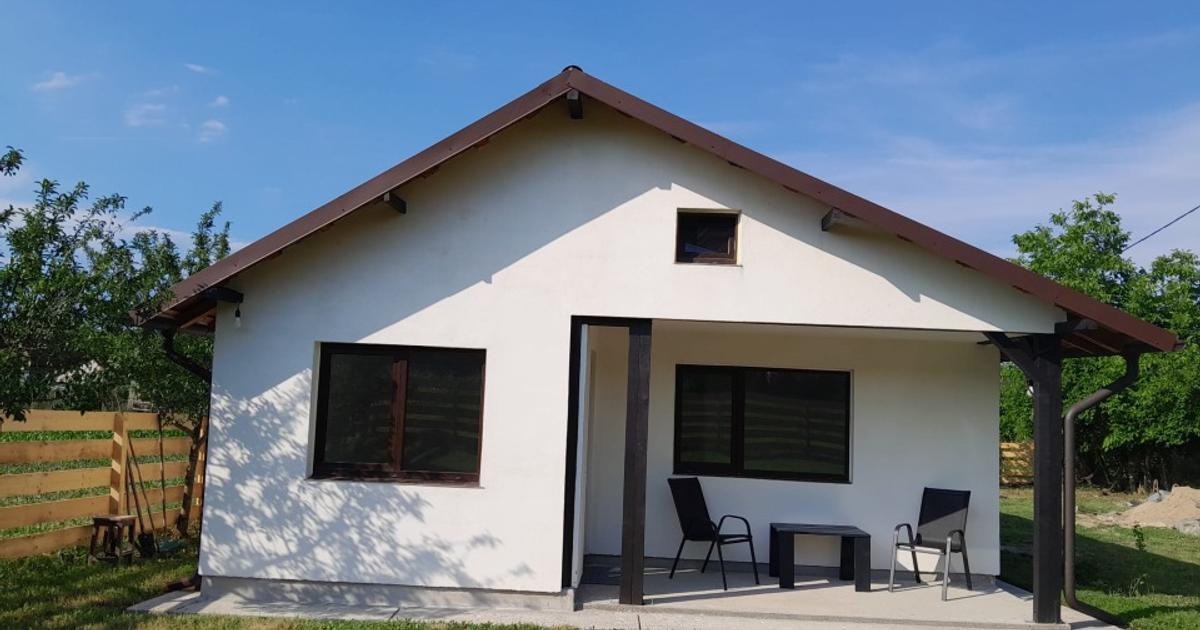 Casă nouă, 700 mp teren, intimitate rară, lângă Lacul Vâlcele