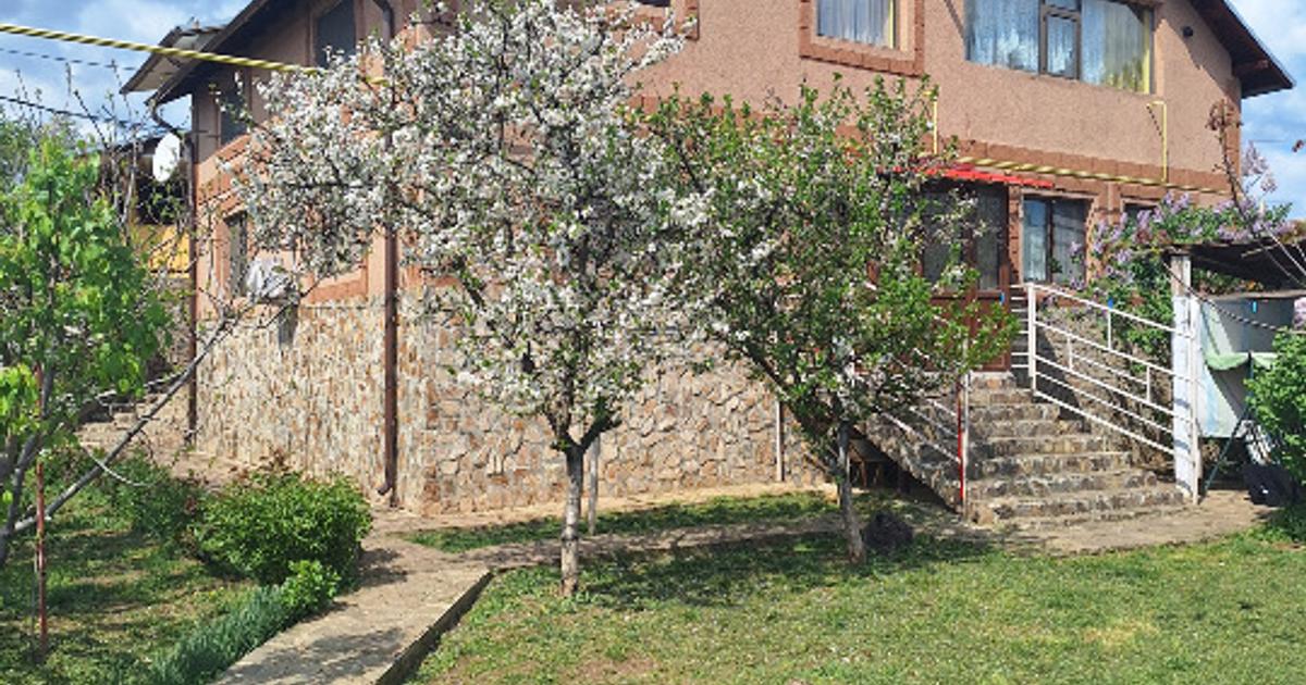 DE VANZARE  VILA P+1   CU  2665 MP TEREN
