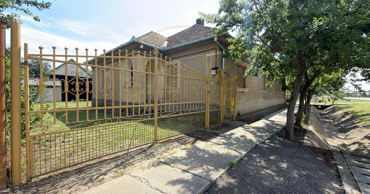 Casă 4 camere, Teren 1955 mp Str. Vezendiului Nr. 366 - Loc. Petrești, Satu Mare