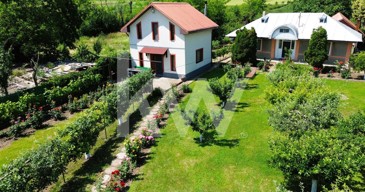 Casa noua+Casa batraneasca,Teren 7800 mp cu livada de 400 pruni, Comision 0%