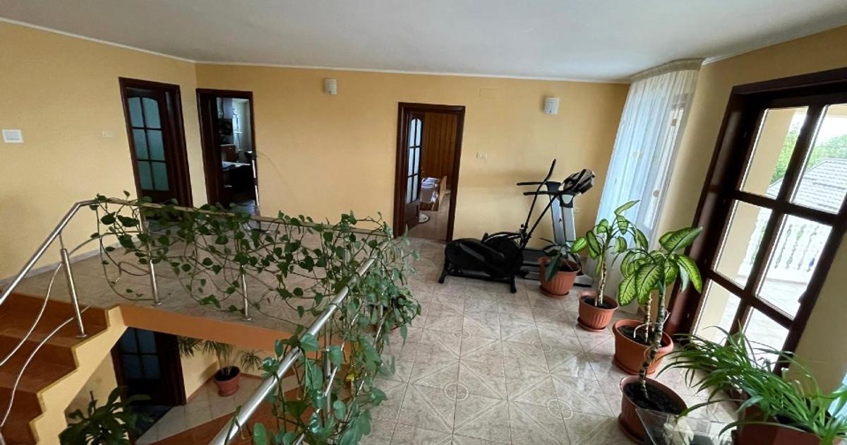 Vila superba 400m2 complet mobilata cu 5000m2 de teren