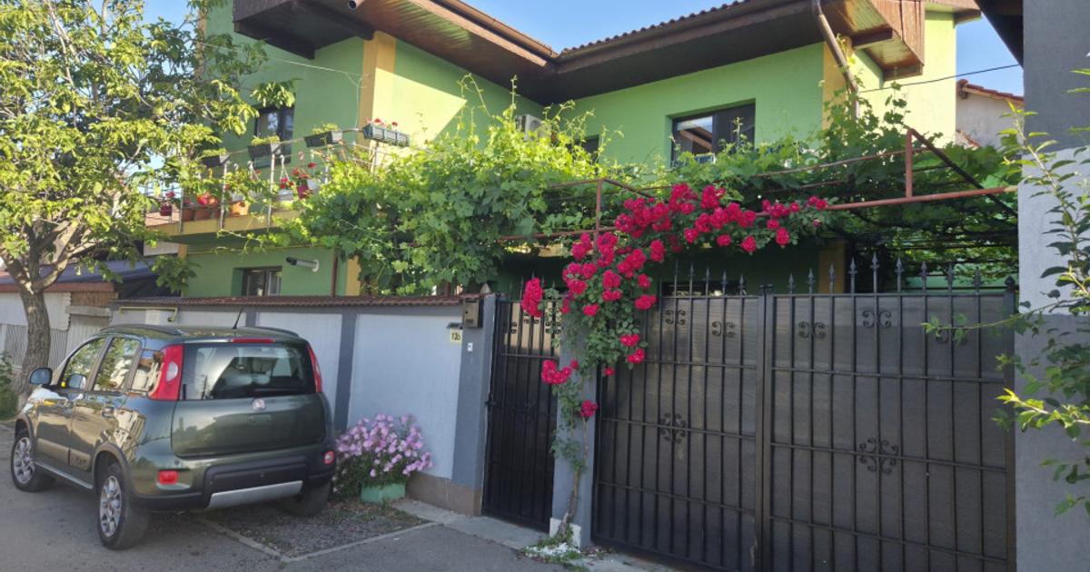 Casă spațioasă 160 mp, 4 dormitoare, subsol, anexe, foișor și teren 202 mp