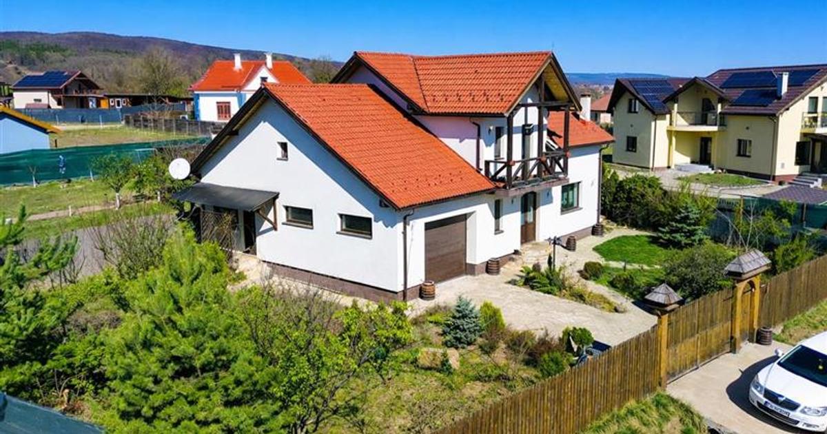 Casa primitoare si apreciabila, areal cu liniste, gradina frumoasa, Sancraiu,Sza
