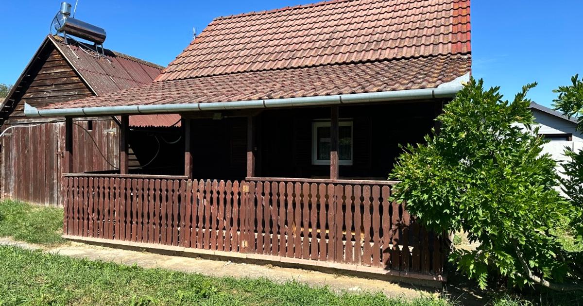 Casa din lemon cu teren in Uileacu de Munte