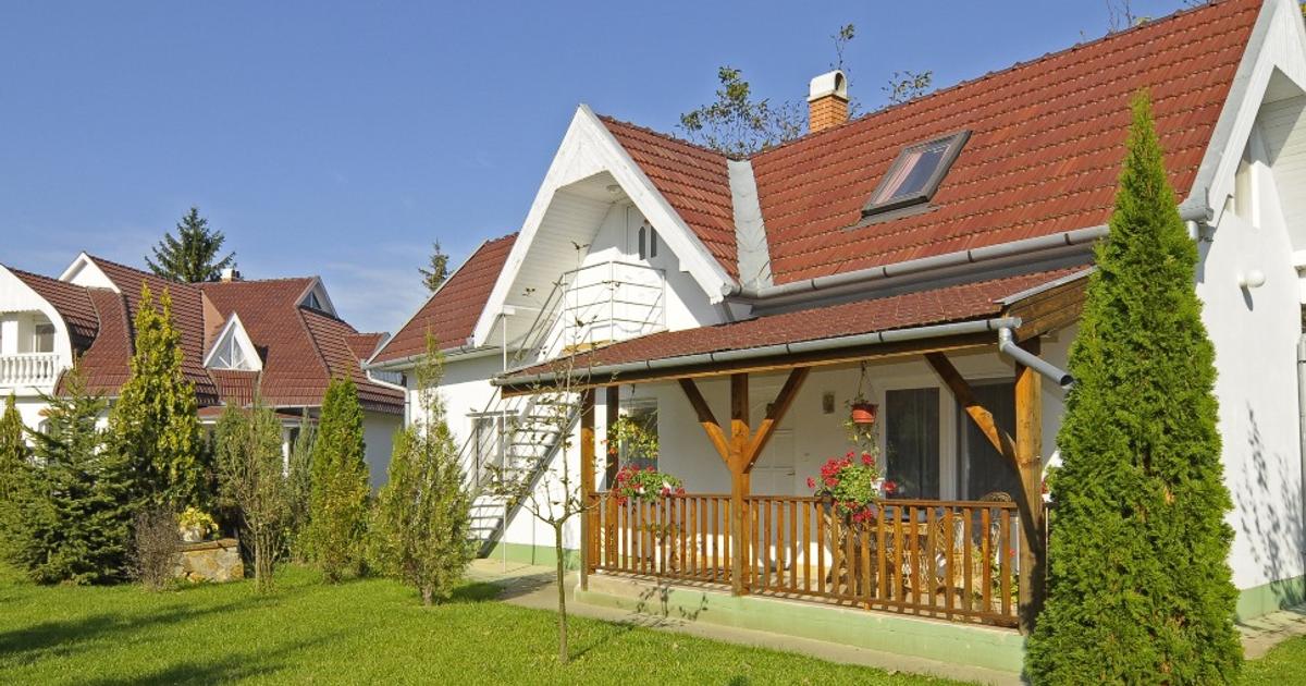 În Gyula, două proprietăți imobiliare de vânzare în zona turistică