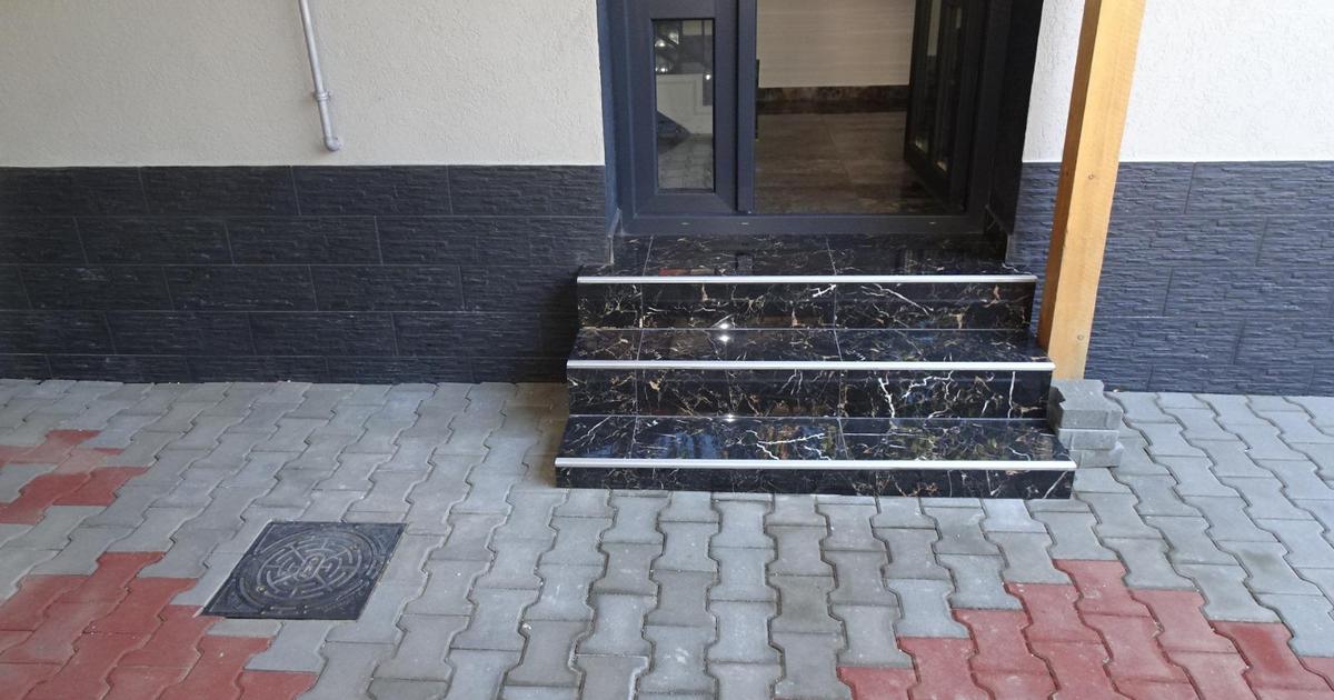 Inchiriez apartament in Vila in Deva, zona ultracentrala, curte comuna