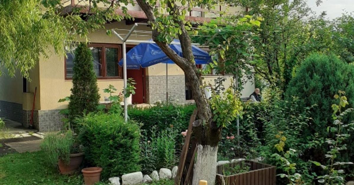 Casa parter + manasarda, duplex, 8 camere, 2 terase inchise, teren 1000 m intrav