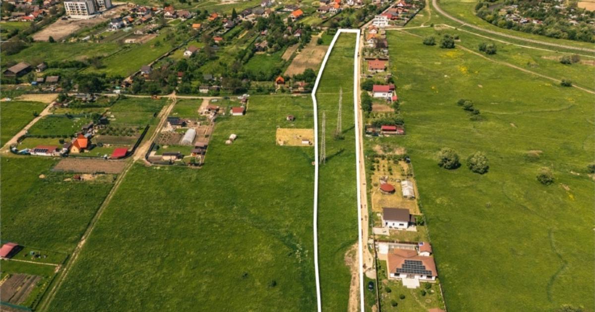Pachet de 16 loturi individuale, în suprafață totală de 10.000 m²