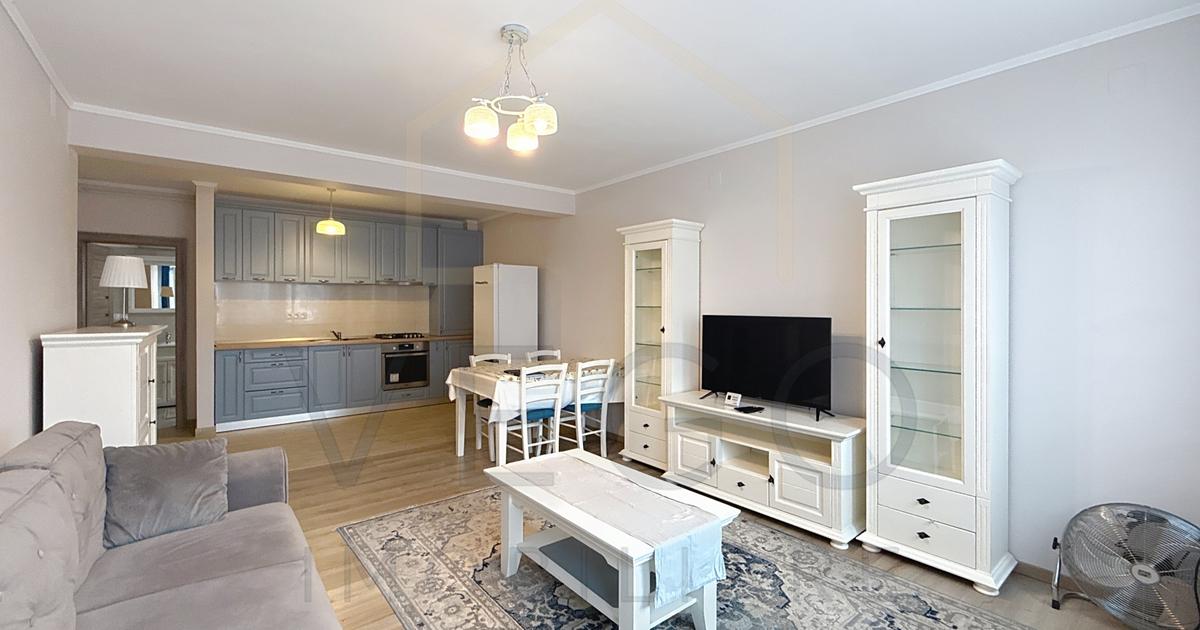 2 separate bedrooms + living room close to Platinia Shopping Center
