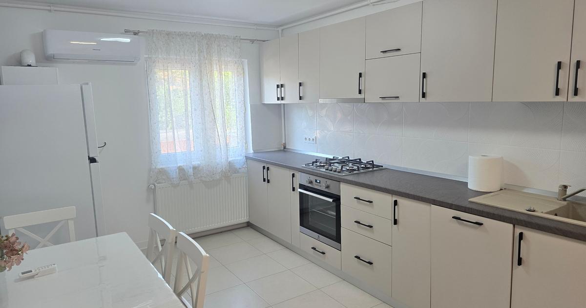 Inchiriez apartament 2 camere decomandat in Deva, zona Casa de Pensii, etaj 1,