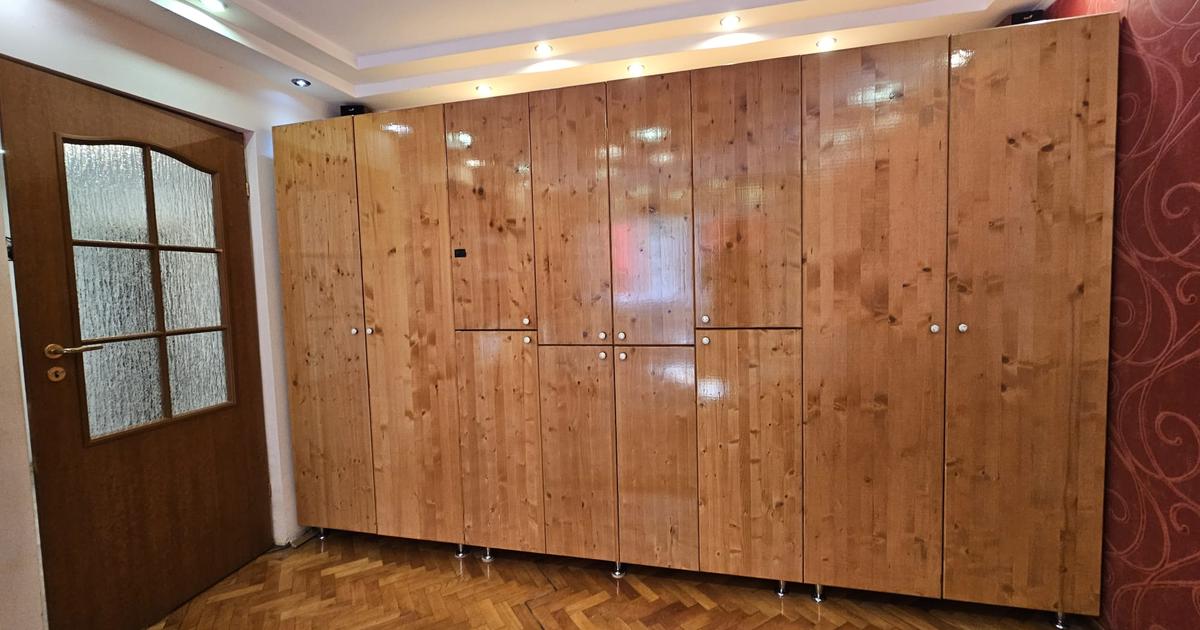 Apartament 3 camere-etaj 1-complet mobilat și utilat – loc de parcare
