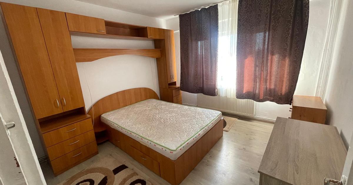 Apartament cu 3 camere decomandat, zona Mircea cel Batran