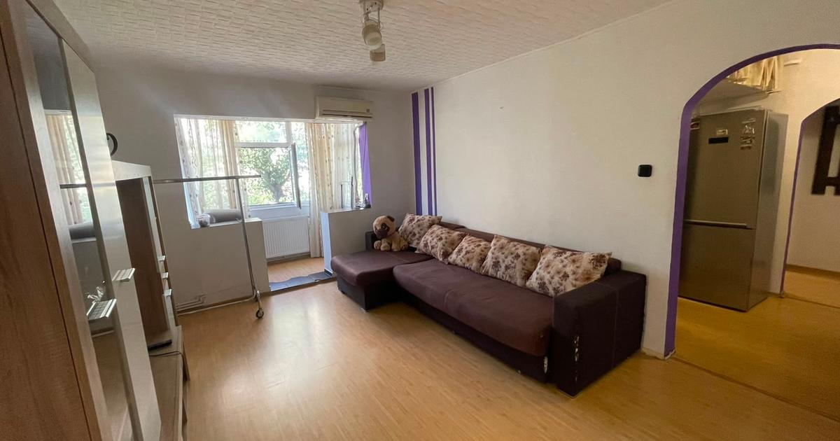 Apartament cu 3 camere, etajul 2/4, zona Mircea cel Batran