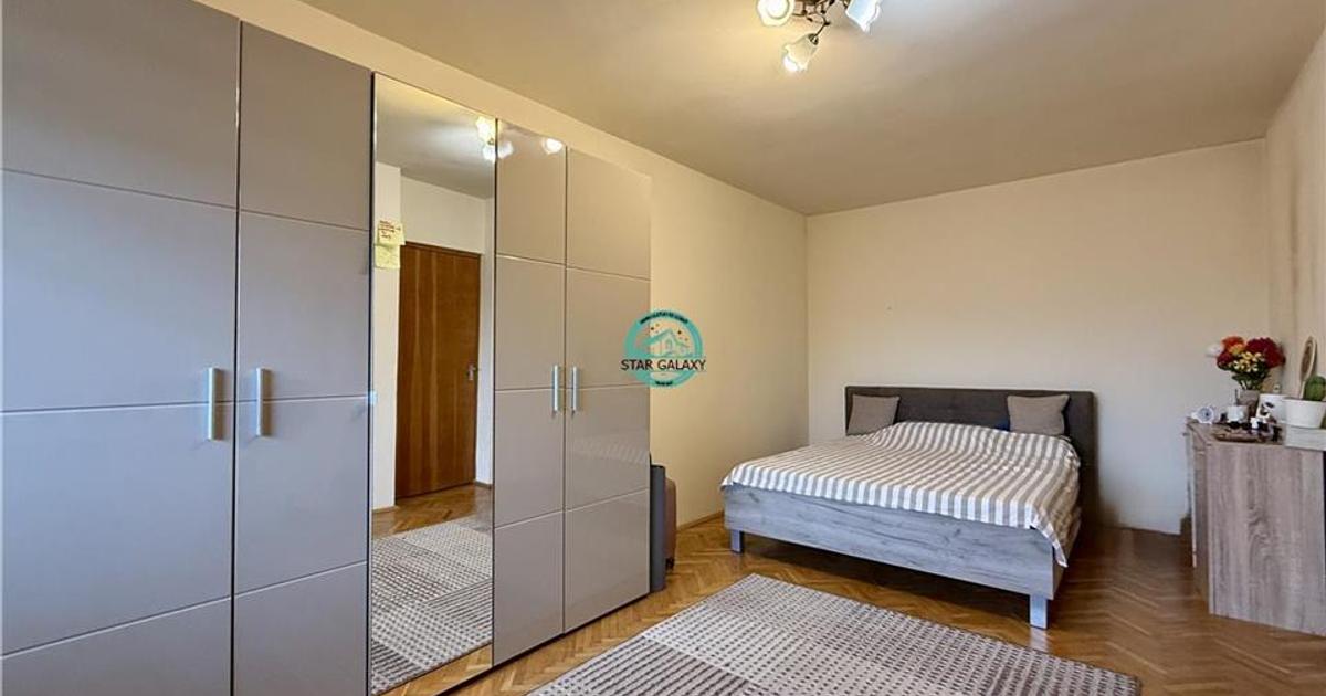 Apartament tip penthouse cu 5 camere de inchiriat, zona Poli 2