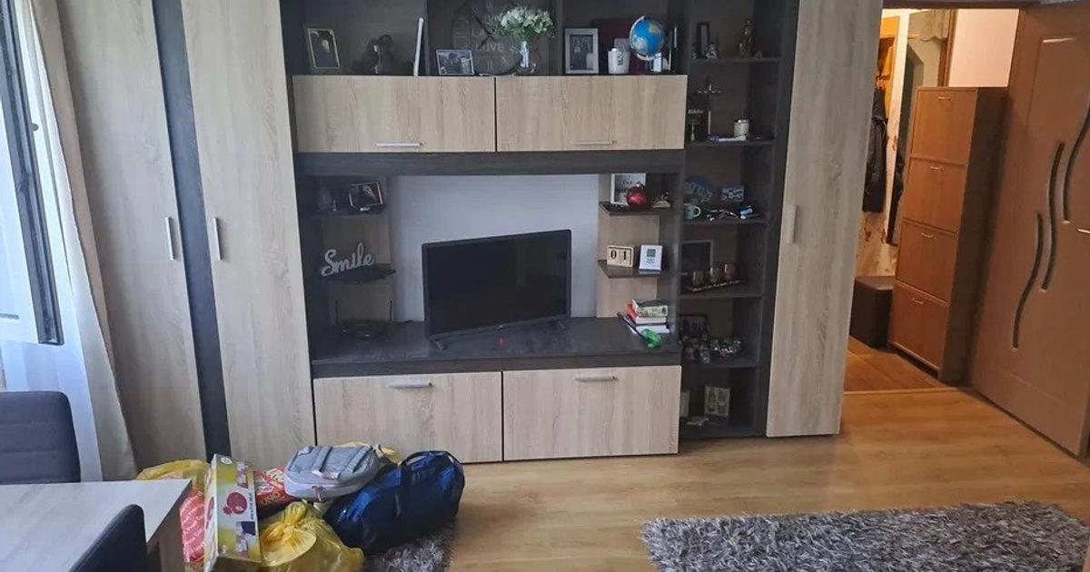 Apartament cu 3 camere, etaj 1/4, zona Alexandru Cel Bun