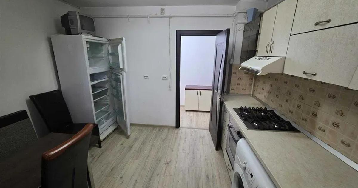 Etaj 2 ap 2 camere decomandat 60mp bloc 1988 zona Cug
