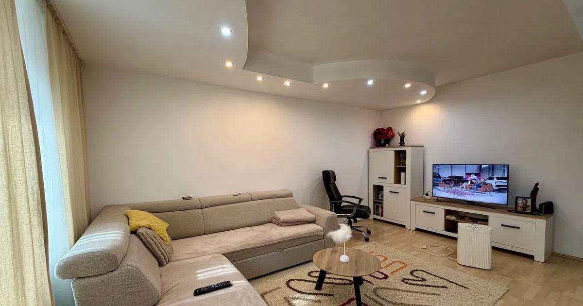 Etaj 1 ap 2 camere decomandat zona nicolina 1 in spate la lidl