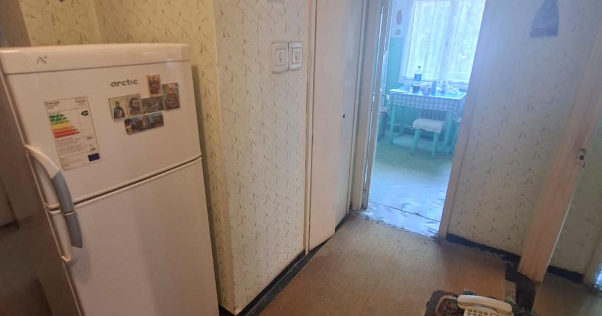 Apartament cu 4 camere, etajul 2/4, zona Podu Ros