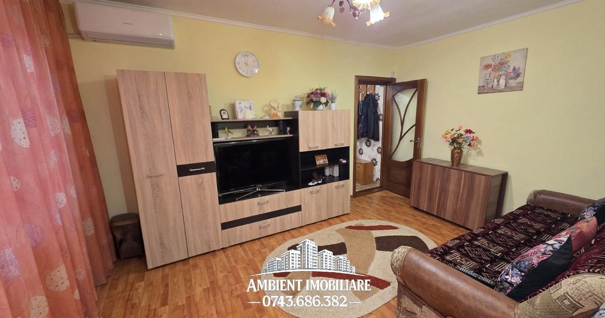 Apartament cu 3 camere, etaj 4, NEMOBILAT, zona CENTRU;