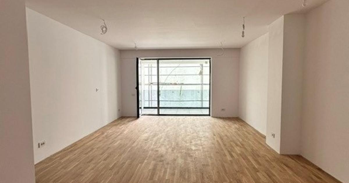PROPIETAR apartament spatios 2 camere cu vedere deschisa catre piscina si Padure