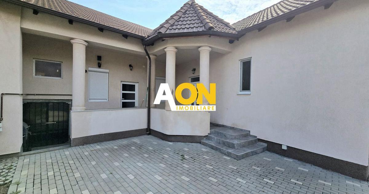 Casă Înșiruită de Închiriat, 4 Camere, Zona Centru