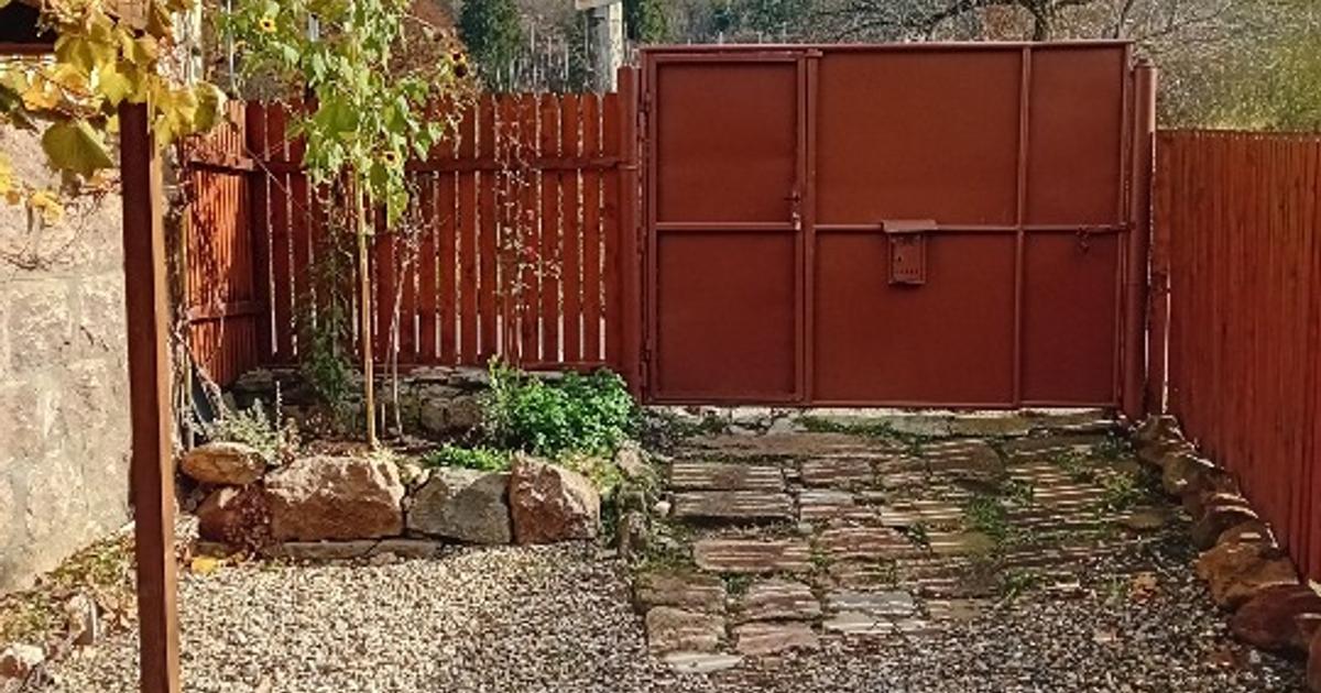 De vanzare urgent casa familiara cu etaj.
