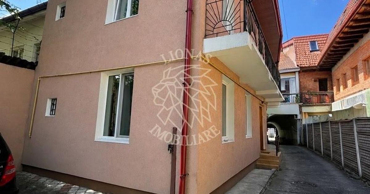Casa 4 camere, garaj, curte comuna- ideal investitie- Ultracentral