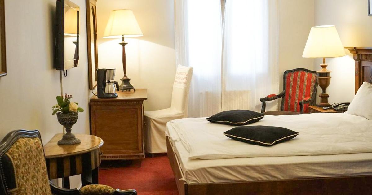 Vilă/Conac 18 Camere | Teren 2.450mp,Piscină Ideal Clinică, Școală,Evenimente