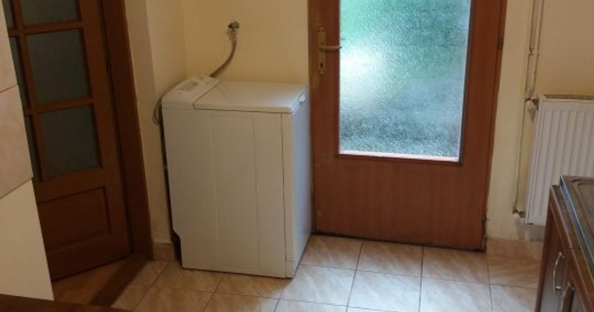 Inchiriez garsoniera la casa ,singur in curte mica