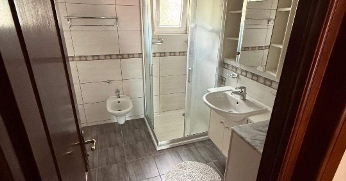 Casă individuală de închiriat | 250 mp utili | Teren 900 mp | Zona Sud – Râmnicu