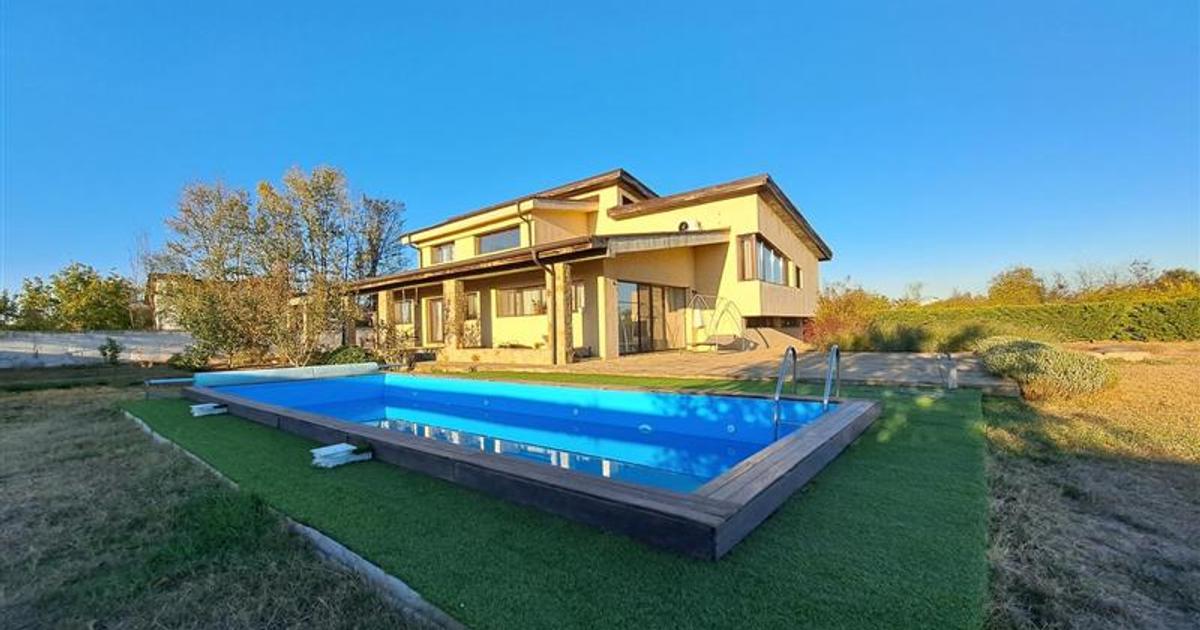 Casa cu piscina - Buftea - 8 camere - 4 bai - 620mp - 2500mp teren
