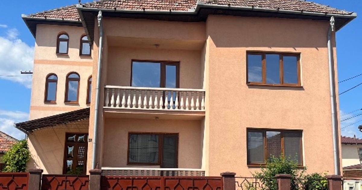 Casă individuală deosebită cu teren de 1.500 mp - construibil
