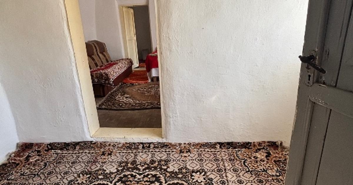 Casa bătrânească de vânzare