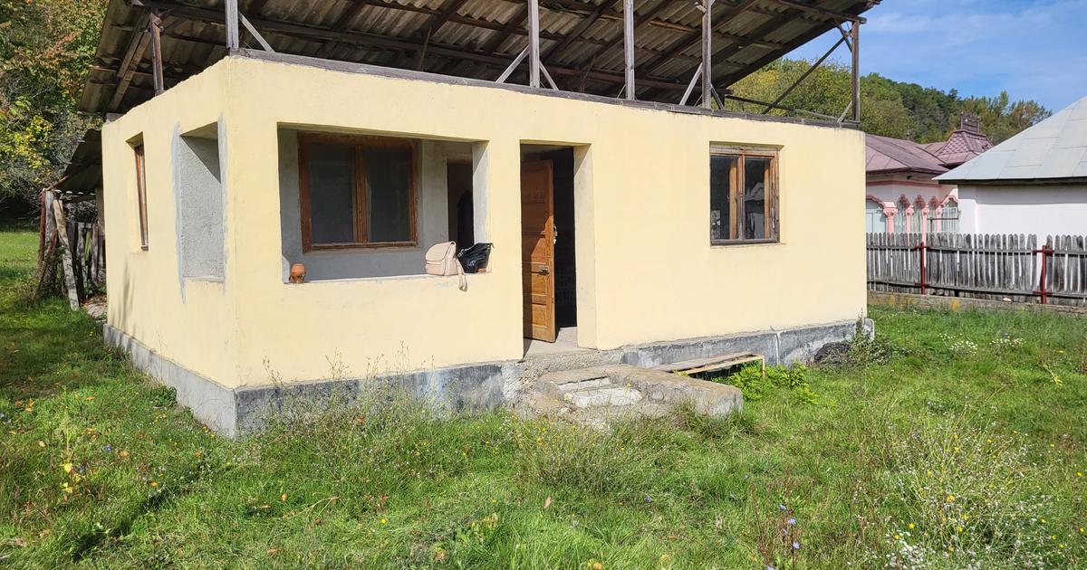Vand casa in renovare si teren in jud Arges, comuna Ciomagesti