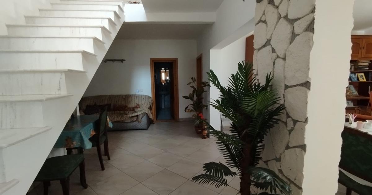 Casa mare +teren > 2000 m2     8dorm+ 3 bai