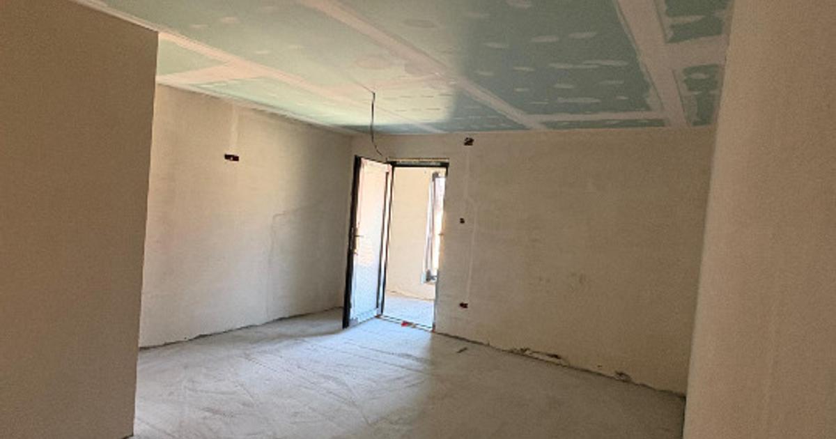 Casă spațioasă 4 dormitoare + teren 648 mp, stradă asfaltată