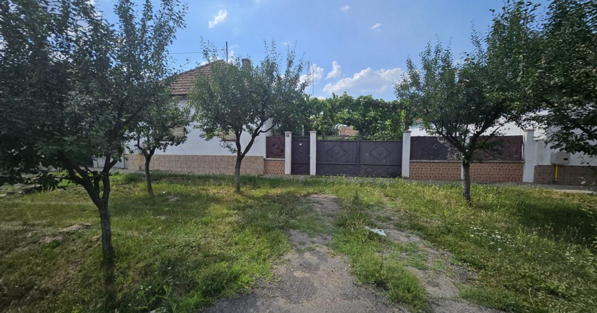Casa individuala 5 camere de vanzare, zona centrala Sagu, Arad