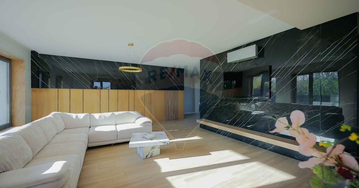 De vânzare Vilă cu 8 camere în Sânmartin, 290 mp util, teren 1100 mp