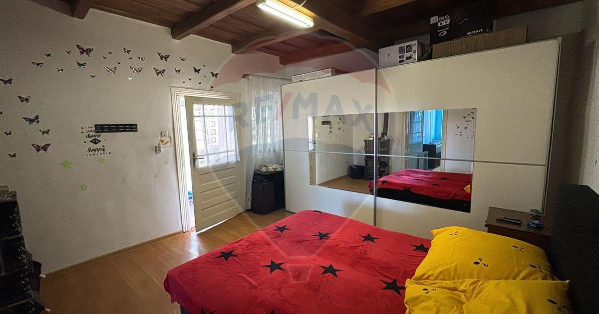 Casă cu 3 camere de vânzare în Sânnicolaul Român
