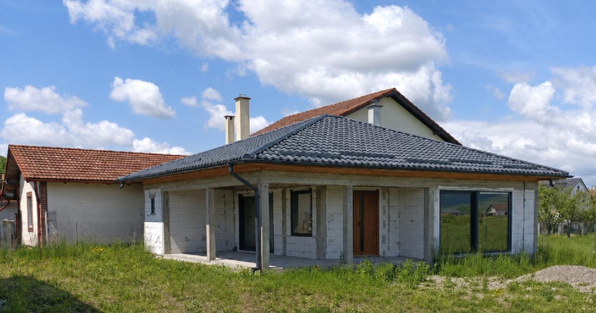 Casă nouă, pe un singur nivel, cu teren generos – Solovăstru, aproape de Reghin