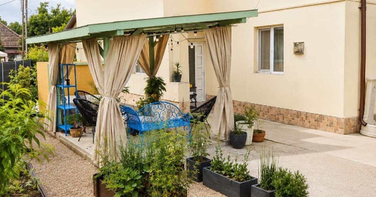 CASĂ COMPLET MOBILATĂ, FOIȘOR, JACUZZI ȘI GRĂDINĂ LA APROXIMATIV 30 DE BUCURESTI