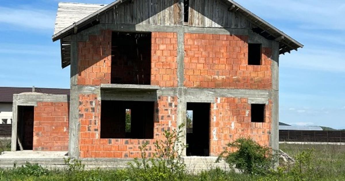 De Vânzare. Casa la rosu