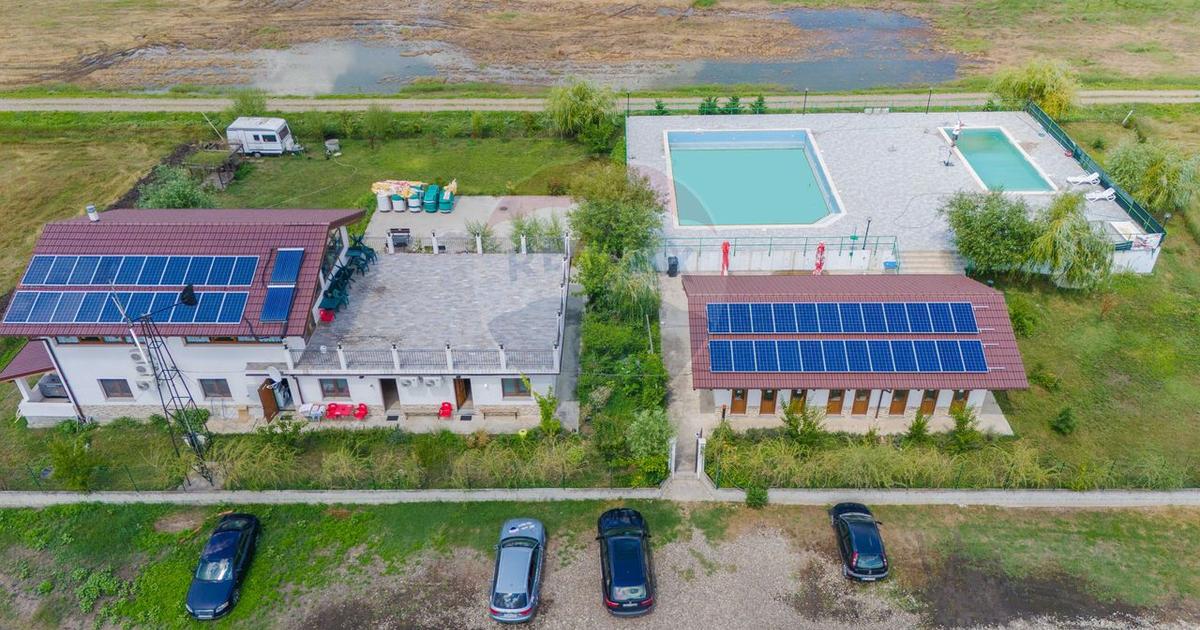 Complex cu Piscină/Cazare de Vânzare, 10.777mp Teren - DN24, Vaslui