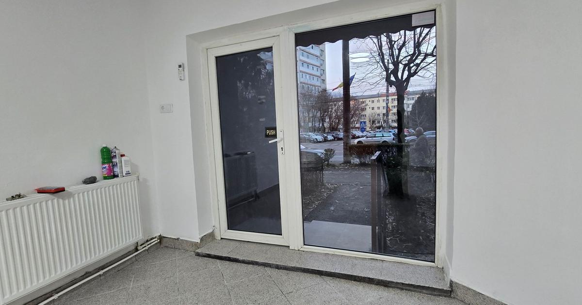 Târgoviște,  micro 6 Bdul Tudor Vladimirescu vsnzare spatiu comercial
