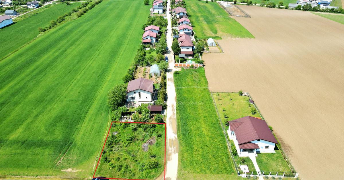 Teren intravilan in zona rezidentiala, la 1 km de A0 si A1