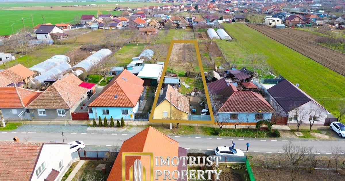 OFERTA! Teren generos cu casa-Curtici la pret de garsoniera-39000 EURO
