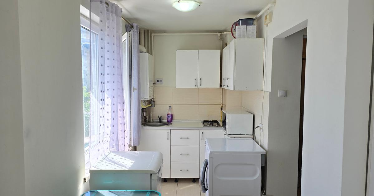 Inchiriez garsoniera in Deva, zona Dacia, etaj 3, bloc de 4 etaje, mobilata